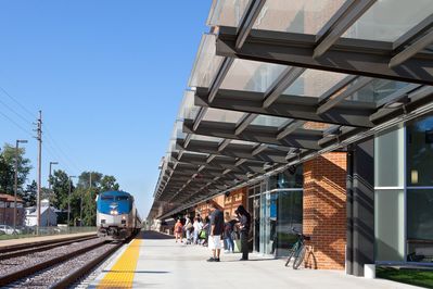 Uptown-station_2